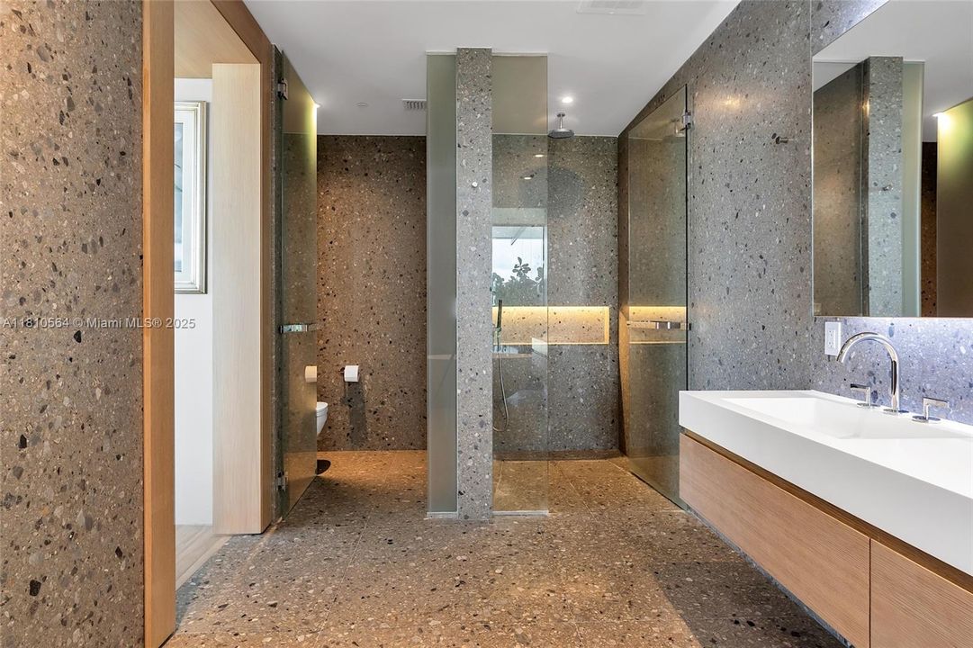 Recently Sold: $4,250,000 (2 beds, 2 baths, 1522 Square Feet)