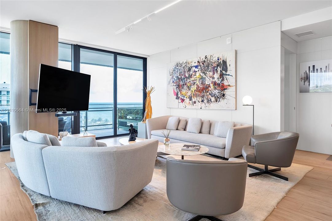 Recently Sold: $4,250,000 (2 beds, 2 baths, 1522 Square Feet)