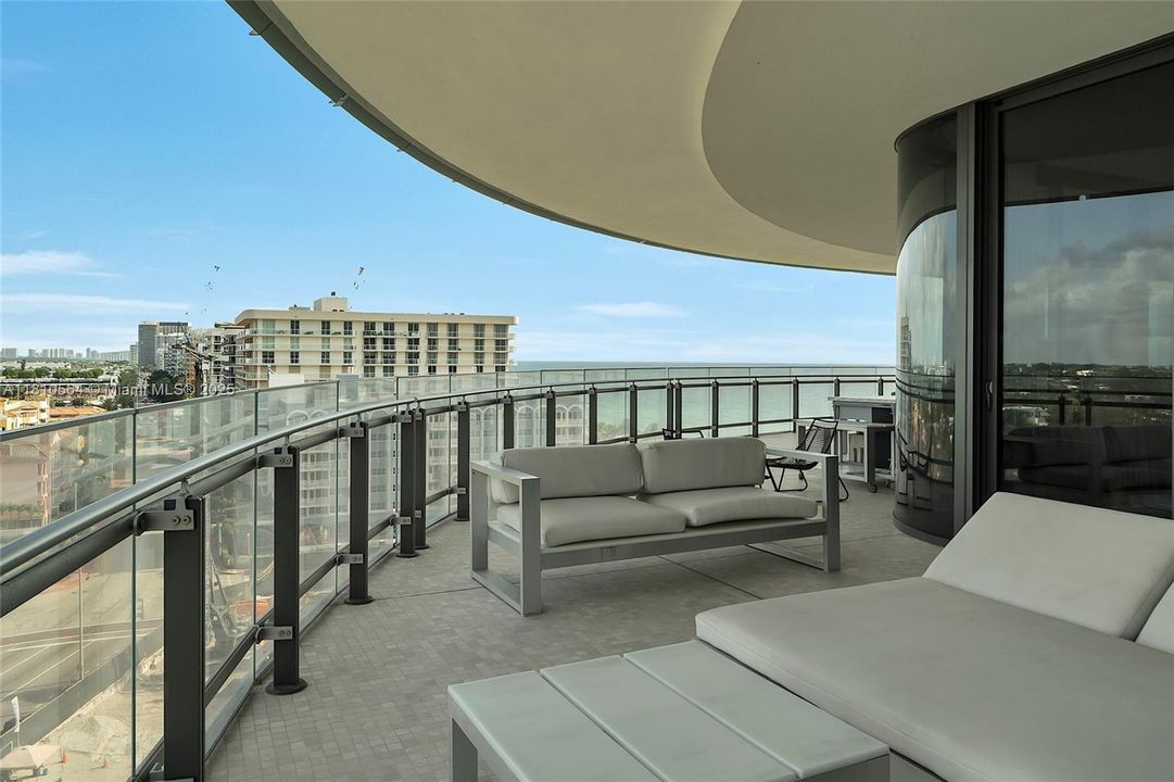 Recently Sold: $4,250,000 (2 beds, 2 baths, 1522 Square Feet)