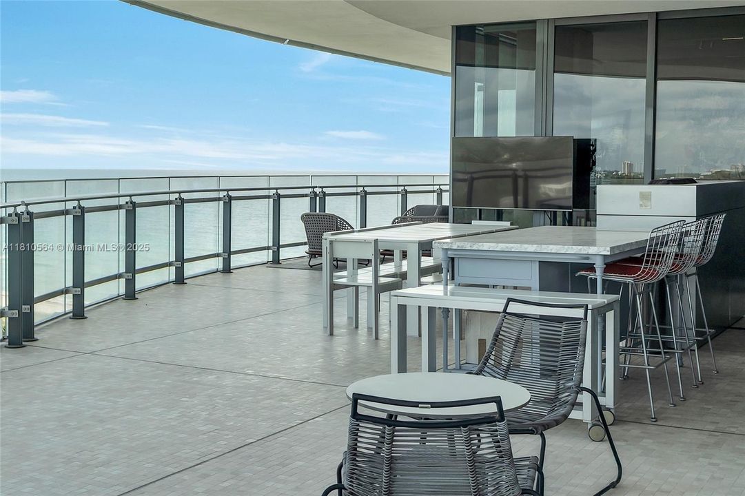 Recently Sold: $4,250,000 (2 beds, 2 baths, 1522 Square Feet)