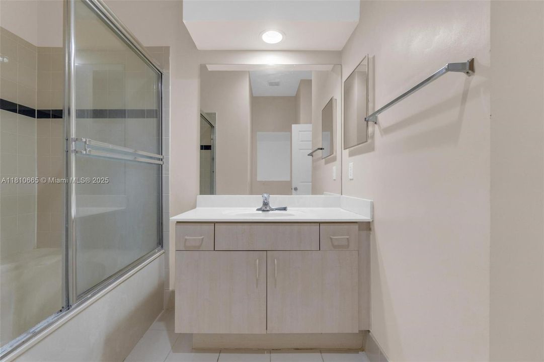 Active With Contract: $355,000 (3 beds, 2 baths, 1216 Square Feet)