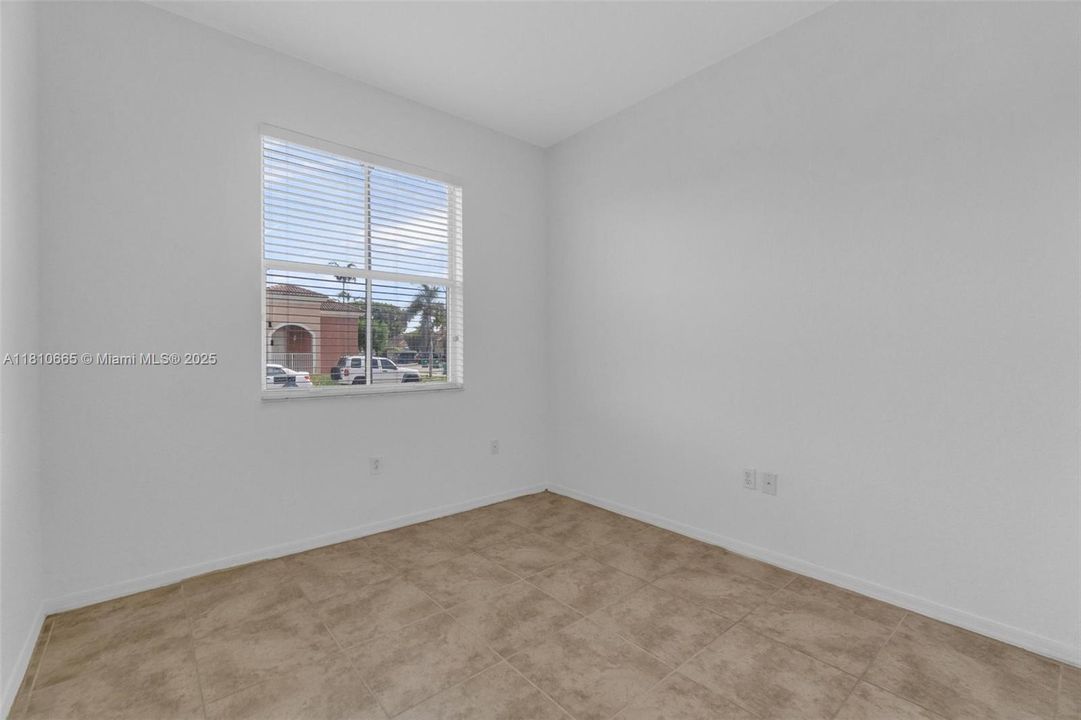 Active With Contract: $355,000 (3 beds, 2 baths, 1216 Square Feet)