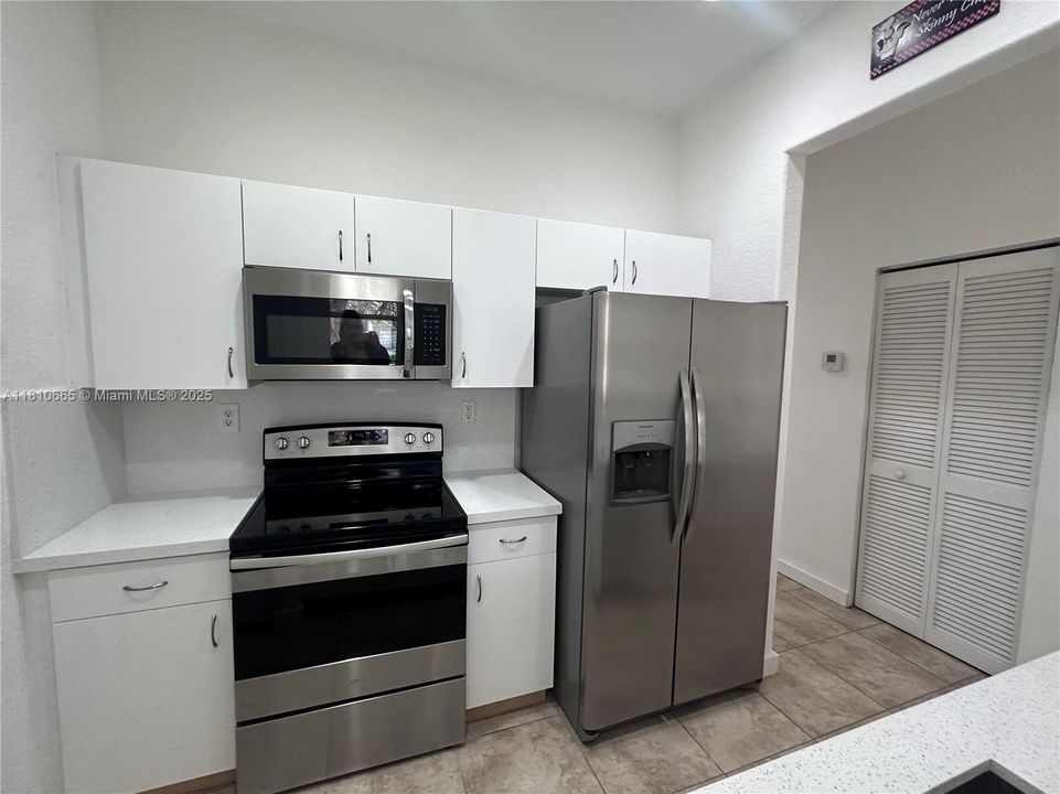 Active With Contract: $355,000 (3 beds, 2 baths, 1216 Square Feet)