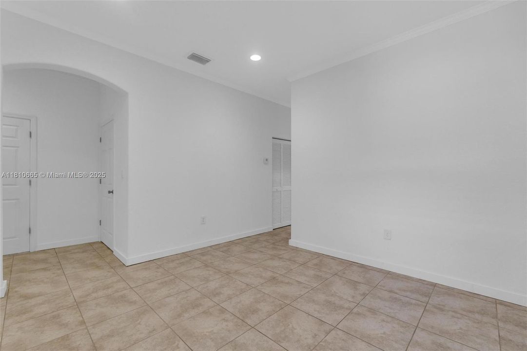 Active With Contract: $355,000 (3 beds, 2 baths, 1216 Square Feet)