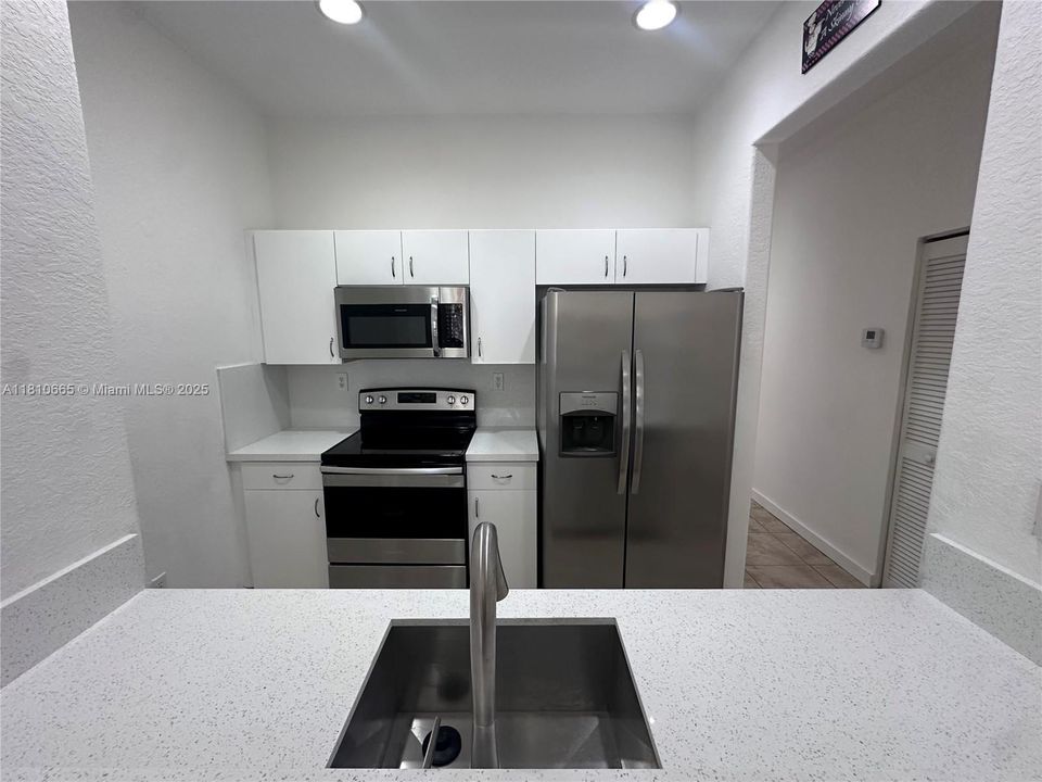 Active With Contract: $355,000 (3 beds, 2 baths, 1216 Square Feet)