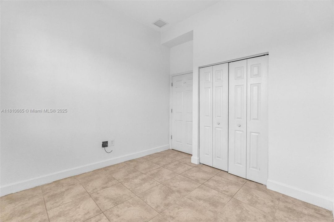 Active With Contract: $355,000 (3 beds, 2 baths, 1216 Square Feet)