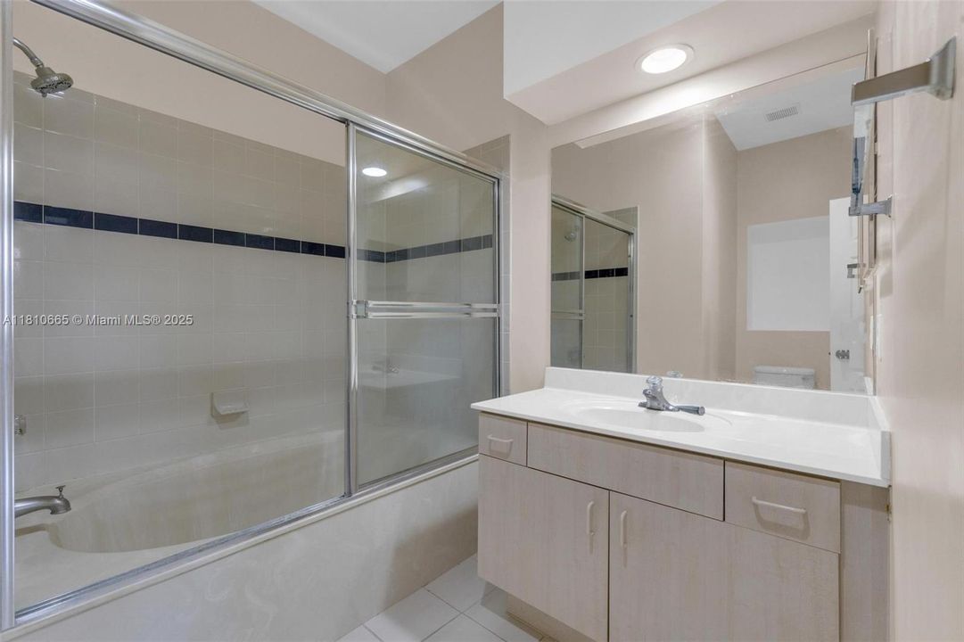 Active With Contract: $355,000 (3 beds, 2 baths, 1216 Square Feet)