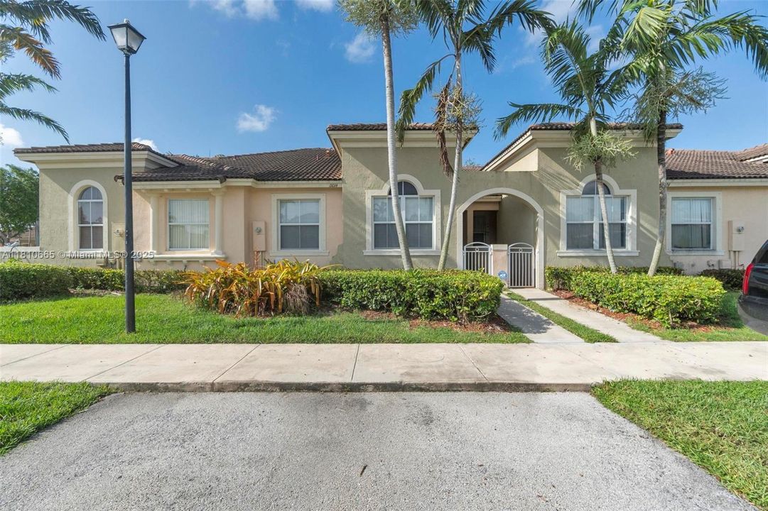 Active With Contract: $355,000 (3 beds, 2 baths, 1216 Square Feet)