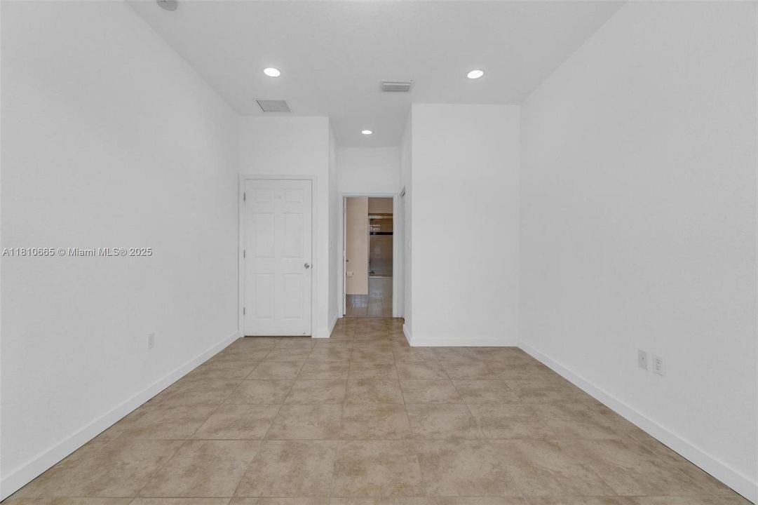 Active With Contract: $355,000 (3 beds, 2 baths, 1216 Square Feet)