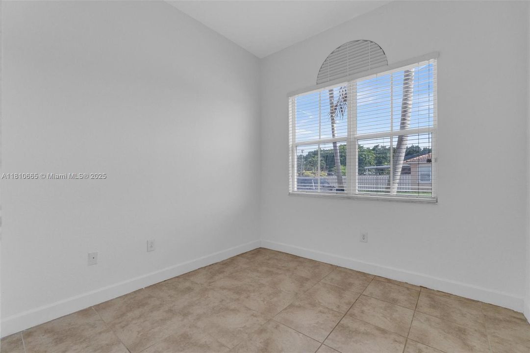 Active With Contract: $355,000 (3 beds, 2 baths, 1216 Square Feet)