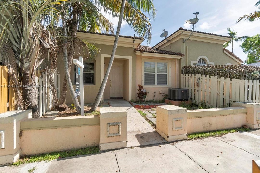 Active With Contract: $355,000 (3 beds, 2 baths, 1216 Square Feet)