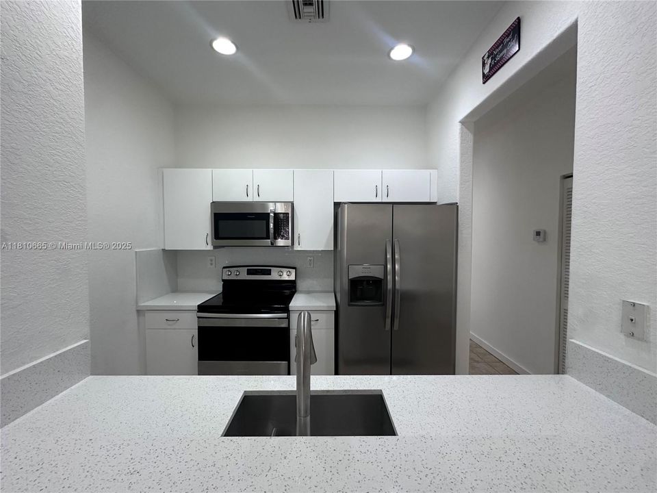 Active With Contract: $355,000 (3 beds, 2 baths, 1216 Square Feet)