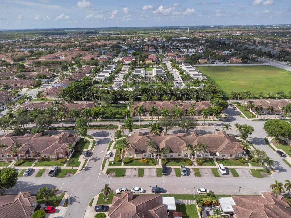 Active With Contract: $355,000 (3 beds, 2 baths, 1216 Square Feet)