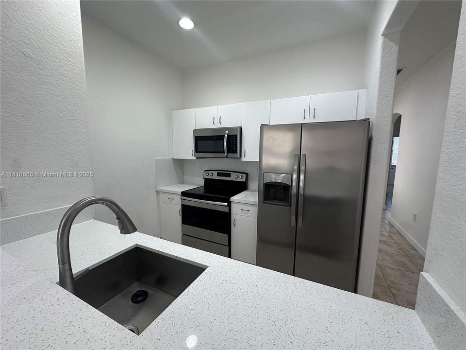 Active With Contract: $355,000 (3 beds, 2 baths, 1216 Square Feet)