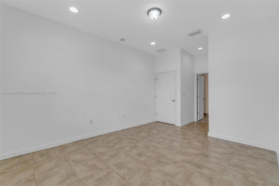 Active With Contract: $355,000 (3 beds, 2 baths, 1216 Square Feet)