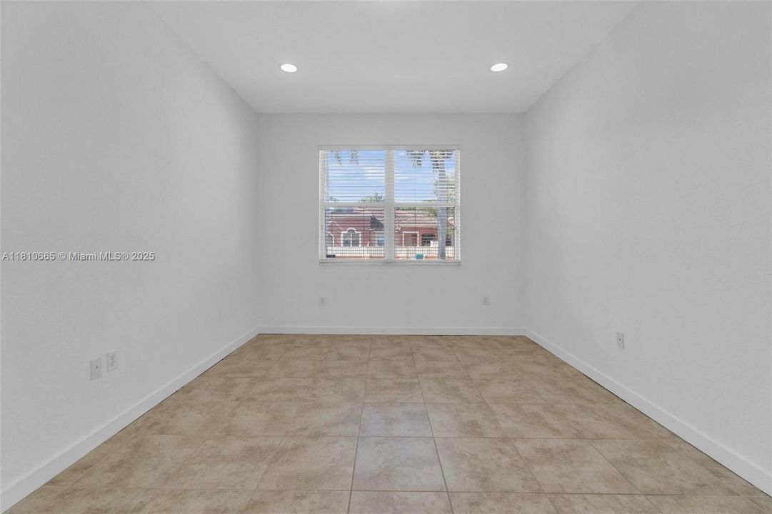 Active With Contract: $355,000 (3 beds, 2 baths, 1216 Square Feet)