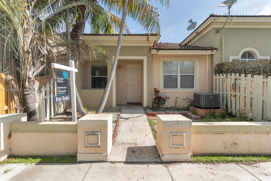 Active With Contract: $355,000 (3 beds, 2 baths, 1216 Square Feet)