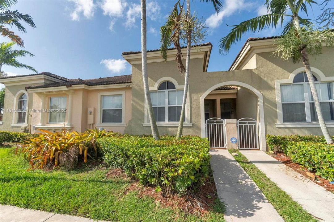 Active With Contract: $355,000 (3 beds, 2 baths, 1216 Square Feet)