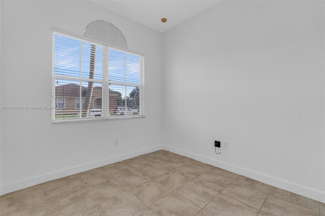 Active With Contract: $355,000 (3 beds, 2 baths, 1216 Square Feet)