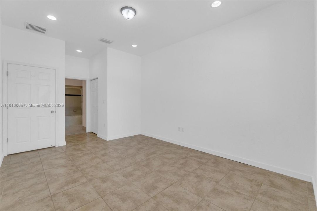 Active With Contract: $355,000 (3 beds, 2 baths, 1216 Square Feet)