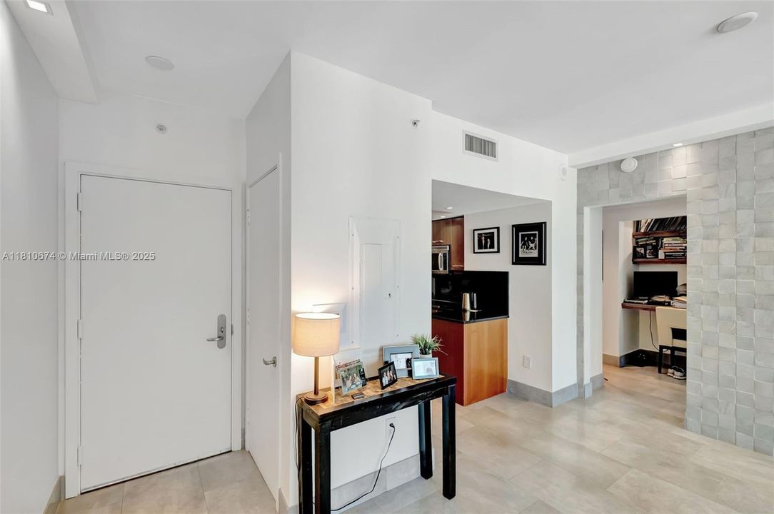 En Venta: $795,000 (1 camas, 1 baños, 895 Pies cuadrados)