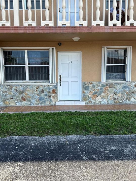 Recently Sold: $190,000 (1 beds, 1 baths, 591 Square Feet)