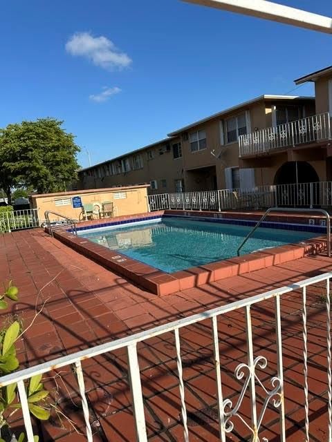 Recently Sold: $190,000 (1 beds, 1 baths, 591 Square Feet)