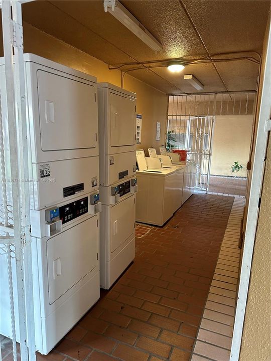 Recently Sold: $190,000 (1 beds, 1 baths, 591 Square Feet)