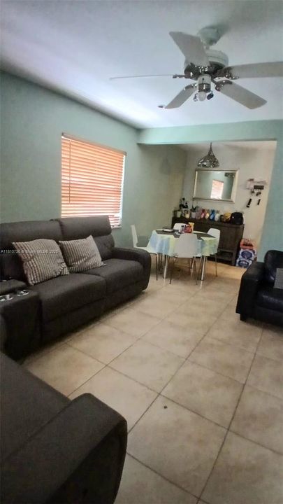 Vendido Recientemente: $599,000 (3 camas, 1 baños, 851 Pies cuadrados)
