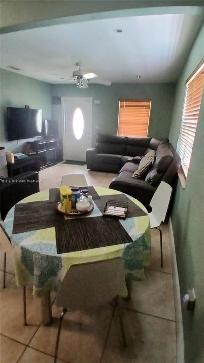 Vendido Recientemente: $599,000 (3 camas, 1 baños, 851 Pies cuadrados)