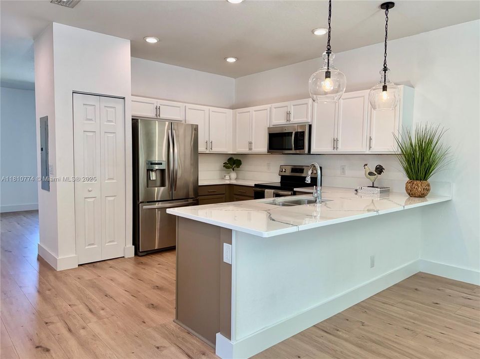 Recientemente alquilado: $2,800 (2 camas, 2 baños, 1422 Pies cuadrados)