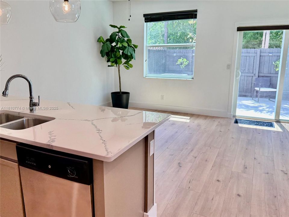 Recientemente alquilado: $2,800 (2 camas, 2 baños, 1422 Pies cuadrados)