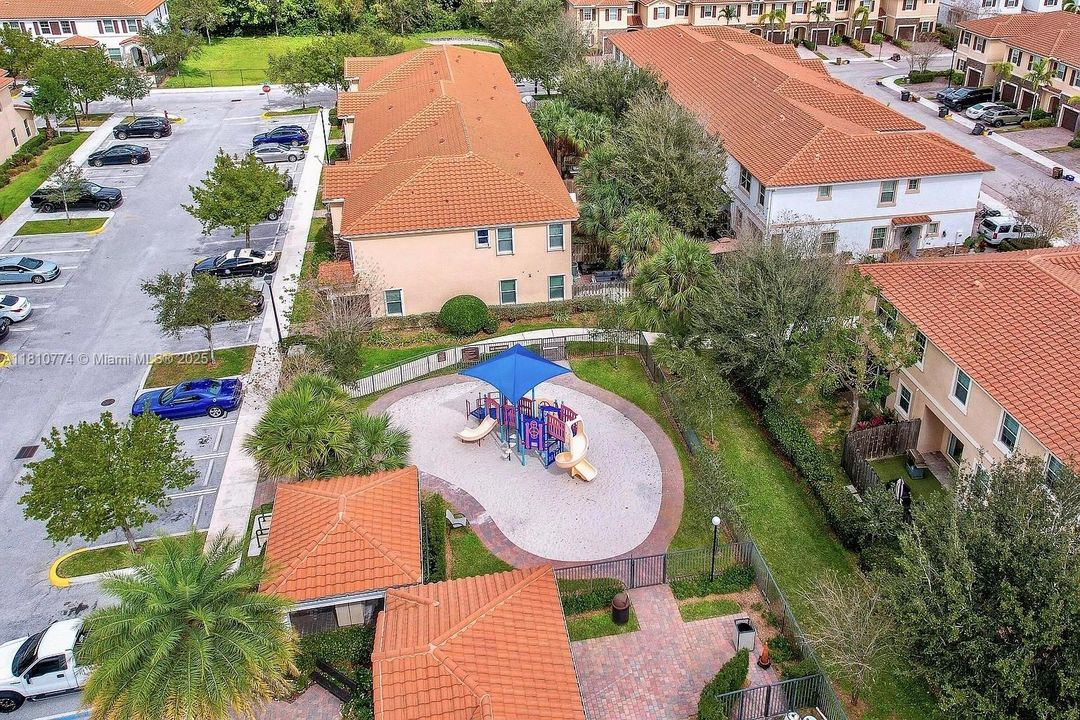 Recientemente alquilado: $2,800 (2 camas, 2 baños, 1422 Pies cuadrados)