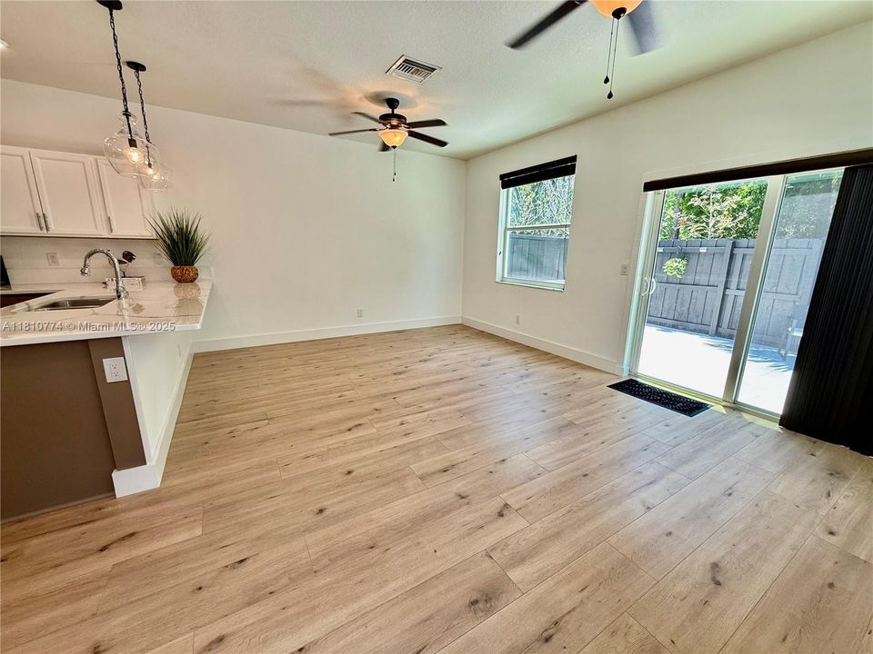 Recientemente alquilado: $2,800 (2 camas, 2 baños, 1422 Pies cuadrados)