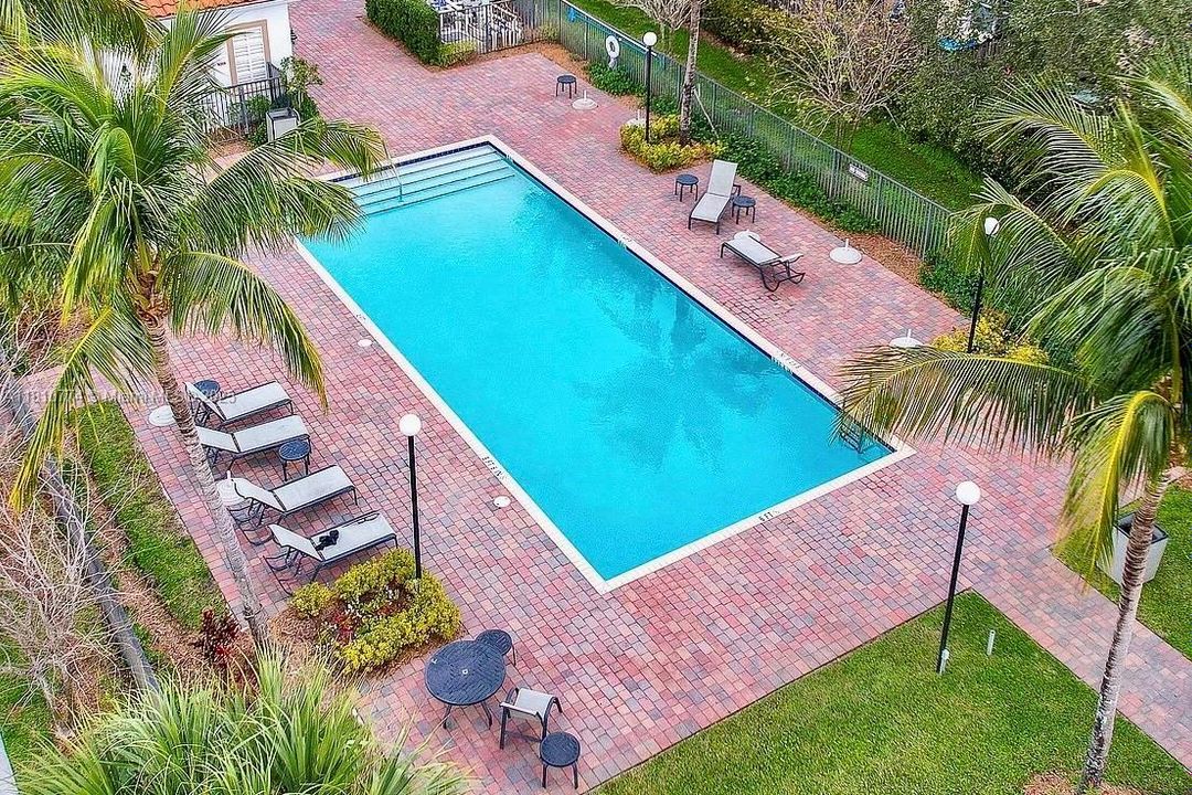 Recientemente alquilado: $2,800 (2 camas, 2 baños, 1422 Pies cuadrados)