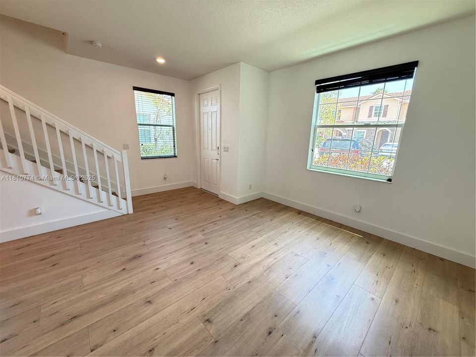 Recientemente alquilado: $2,800 (2 camas, 2 baños, 1422 Pies cuadrados)