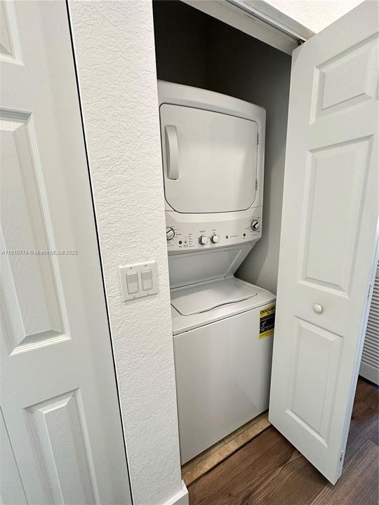 Recientemente alquilado: $2,800 (2 camas, 2 baños, 1422 Pies cuadrados)