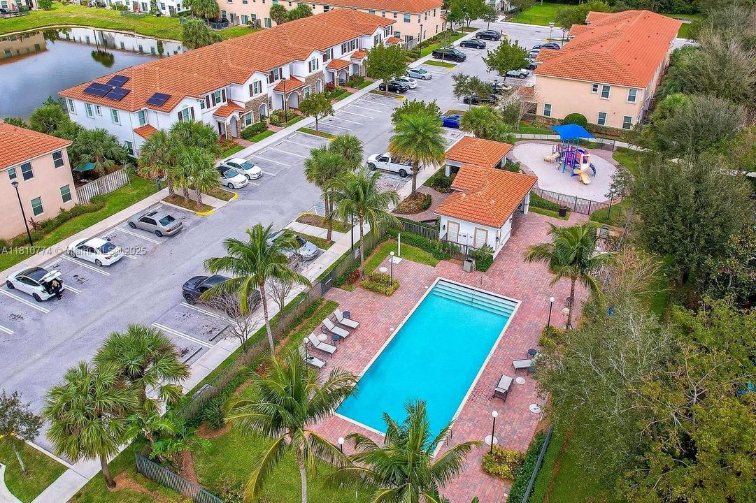 Recientemente alquilado: $2,800 (2 camas, 2 baños, 1422 Pies cuadrados)