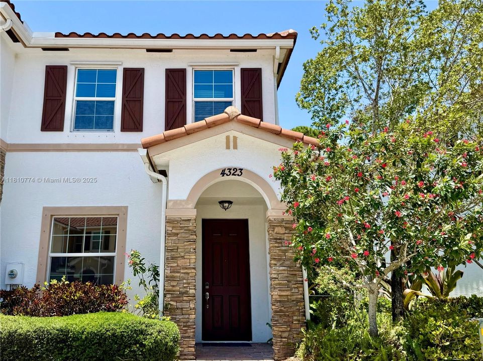 Recientemente alquilado: $2,800 (2 camas, 2 baños, 1422 Pies cuadrados)