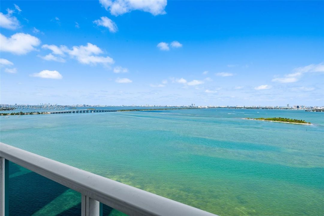 Active With Contract: $1,975,000 (3 beds, 2 baths, 1900 Square Feet)