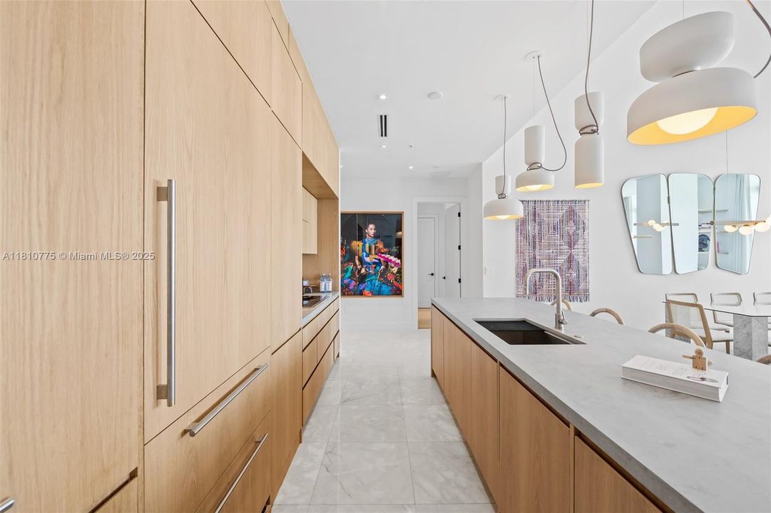 Active With Contract: $1,975,000 (3 beds, 2 baths, 1900 Square Feet)