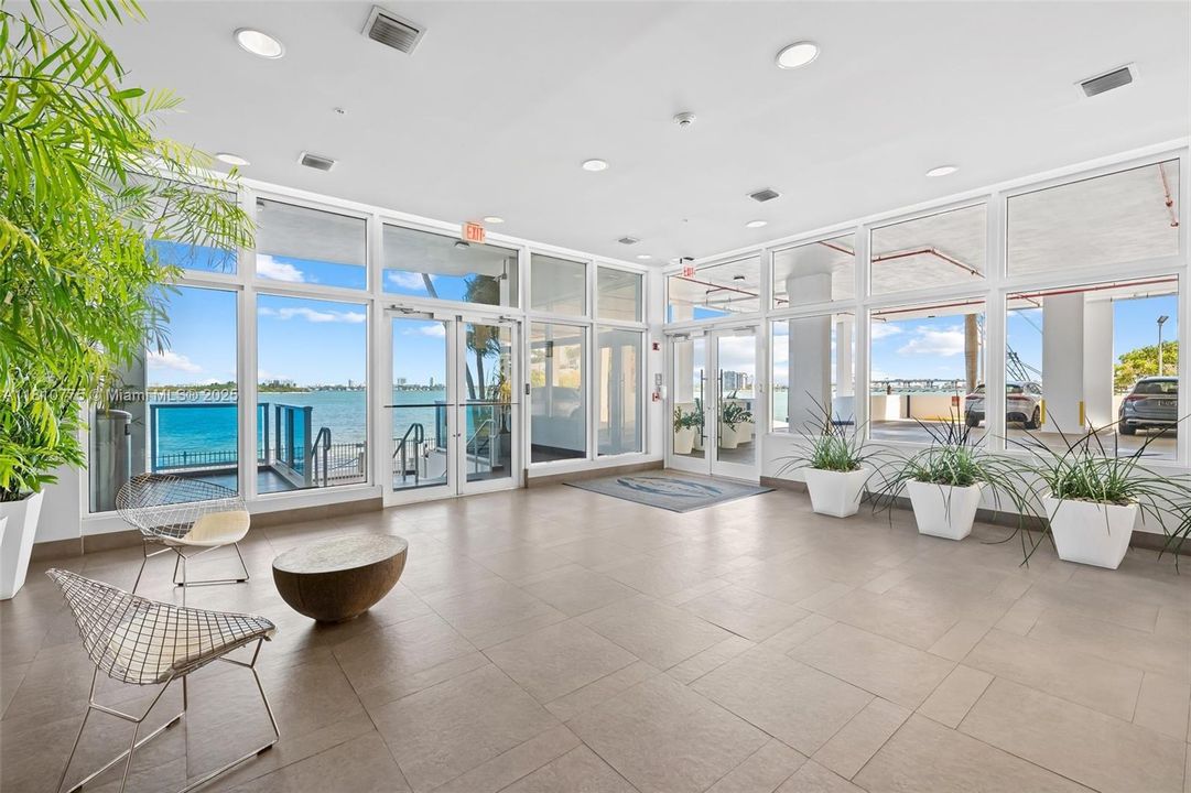 Active With Contract: $1,975,000 (3 beds, 2 baths, 1900 Square Feet)