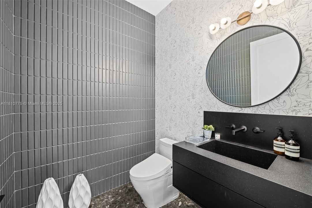 Active With Contract: $1,975,000 (3 beds, 2 baths, 1900 Square Feet)