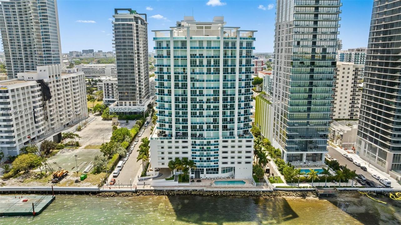 Active With Contract: $1,975,000 (3 beds, 2 baths, 1900 Square Feet)