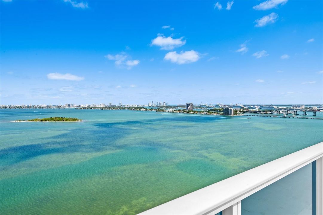 Active With Contract: $1,975,000 (3 beds, 2 baths, 1900 Square Feet)