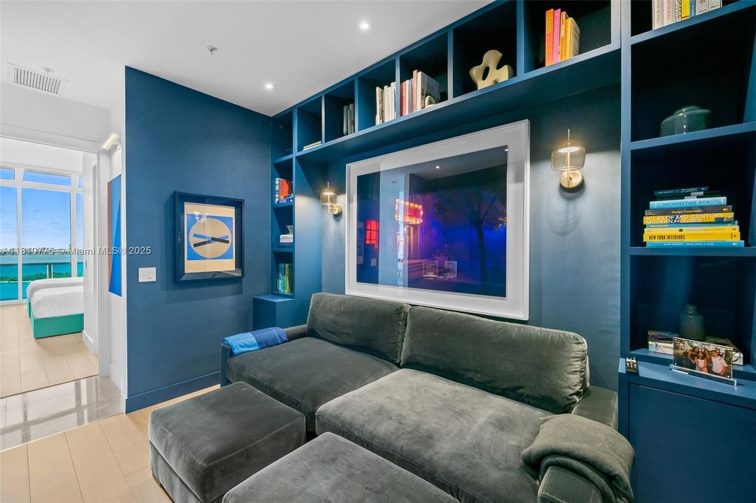 Active With Contract: $1,975,000 (3 beds, 2 baths, 1900 Square Feet)