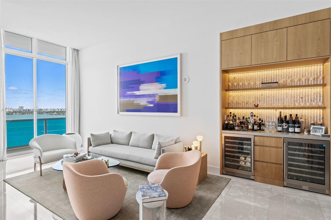 Active With Contract: $1,975,000 (3 beds, 2 baths, 1900 Square Feet)