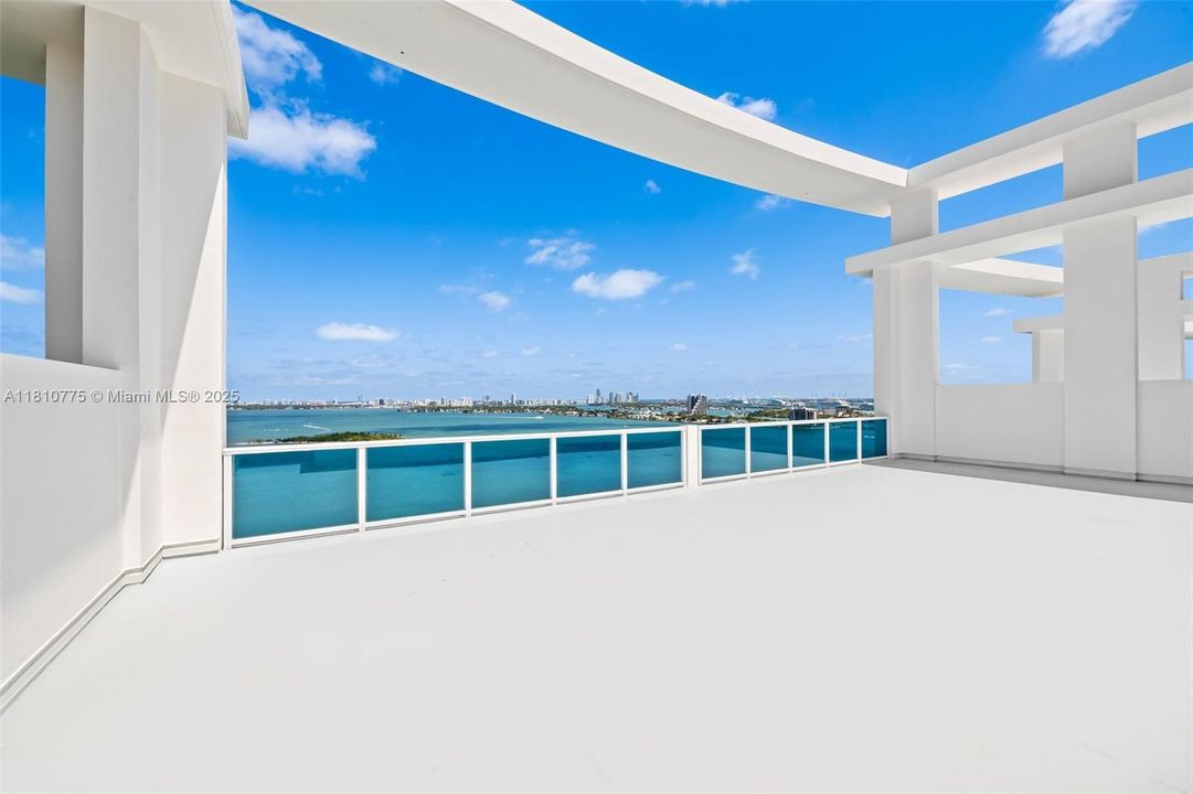 Active With Contract: $1,975,000 (3 beds, 2 baths, 1900 Square Feet)