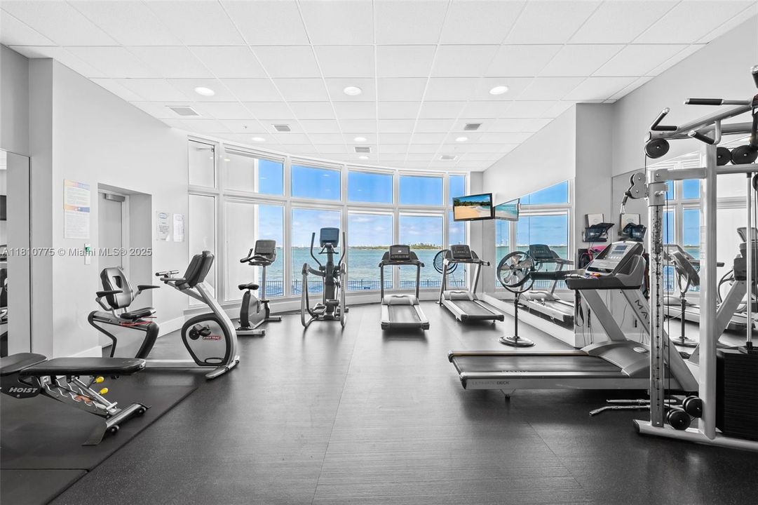 Active With Contract: $1,975,000 (3 beds, 2 baths, 1900 Square Feet)