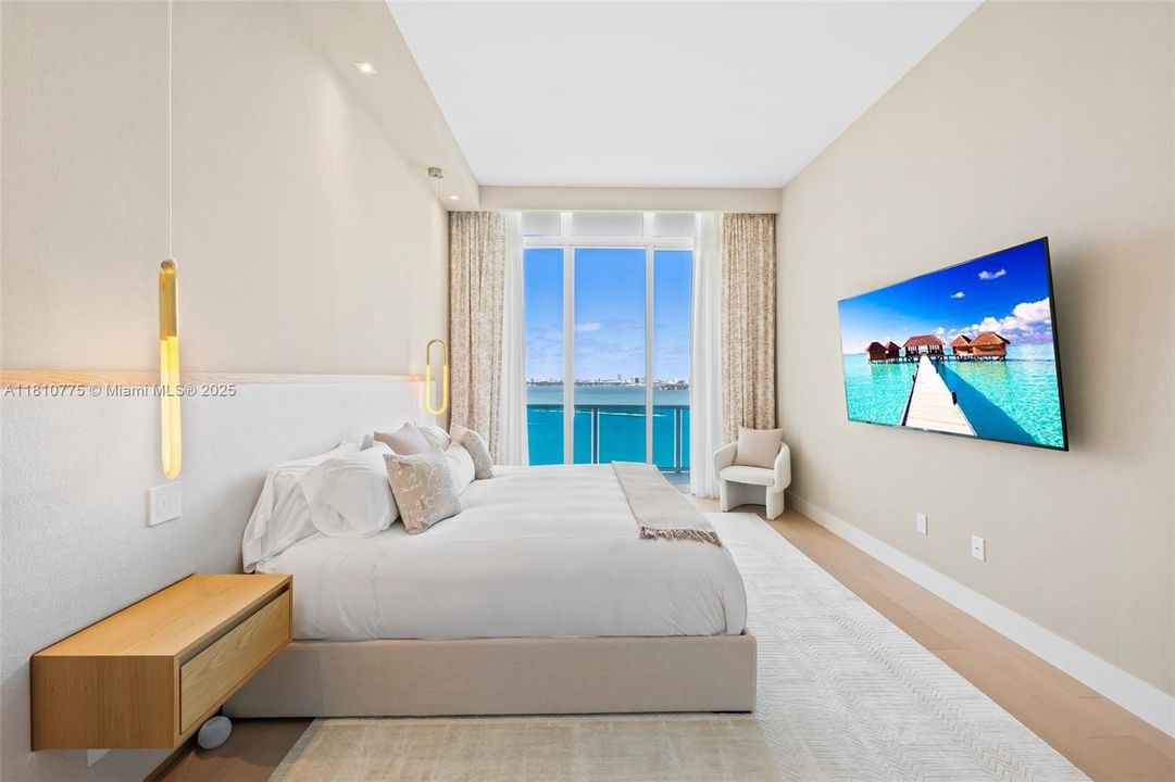 Active With Contract: $1,975,000 (3 beds, 2 baths, 1900 Square Feet)